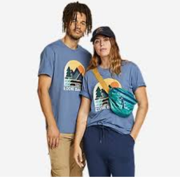 👕 2/$20 Columbia Tshirt - Picture 1 of 5